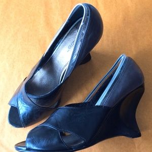 Kenzie Aston Pump Funky Wedge Heel 7M Black Purple